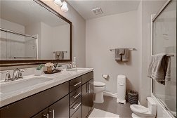 41 2nd Floor Bathroom.jpg